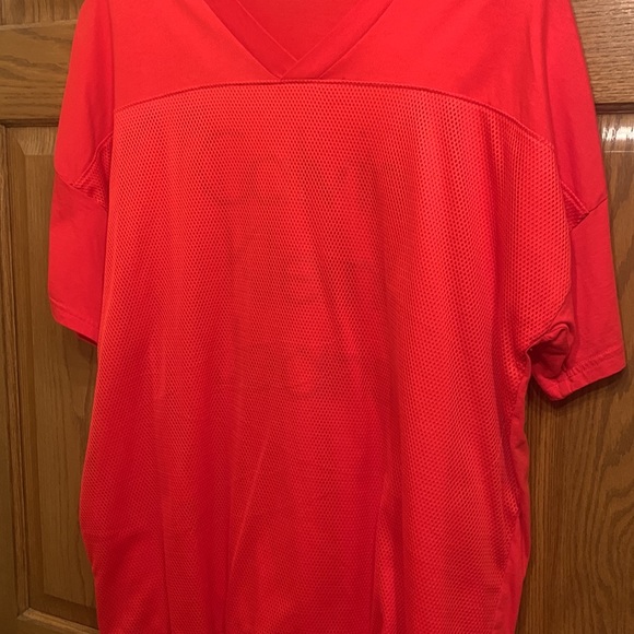 Mens red Calvin Klein T-shirt with mesh overlay. Size Large - Picture 3 of 4